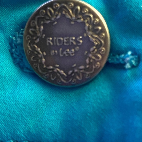 Riders By Lee Pants Women’s 16M Bright Blue Capri Mid Rise Casual Comfort - Picture 3 of 9